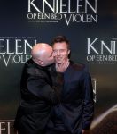 Amsterdam 22 februari 2016
Premiere Knielen op een Bed Violen in Tuschinski , Noortje Herlaar en partner Barry Atsma spelen de hoofdrol. Loek Peters met ...