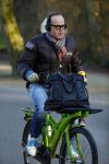 Amsterdam 16 gebruari 2016
Marc Marie Huijbregts op de fiets in het vondelpark