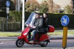 Amsterdam 8 maart 2016
Martijn Krabbe met zijn vriendin Noi Pakon op zijn vespa scooter.