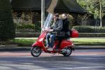 Amsterdam 8 maart 2016
Martijn Krabbe met zijn vriendin Noi Pakon op zijn vespa scooter.