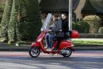 Amsterdam 8 maart 2016
Martijn Krabbe met zijn vriendin Noi Pakon op zijn vespa scooter.