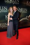 Amsterdam 22 februari 2016
Premiere Knielen op een Bed Violen in Tuschinski , Noortje Herlaar en partner Barry Atsma spelen de hoofdrol.
