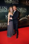 Amsterdam 22 februari 2016
Premiere Knielen op een Bed Violen in Tuschinski , Noortje Herlaar en partner Barry Atsma spelen de hoofdrol.