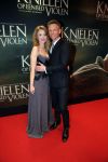 Amsterdam 22 februari 2016
Premiere Knielen op een Bed Violen in Tuschinski , Noortje Herlaar en partner Barry Atsma spelen de hoofdrol.