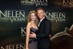 Amsterdam 22 februari 2016
Premiere Knielen op een Bed Violen in Tuschinski , Noortje Herlaar en partner Barry Atsma spelen de hoofdrol.