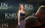 Amsterdam 22 februari 2016
Premiere Knielen op een Bed Violen in Tuschinski , Noortje Herlaar en partner Barry Atsma spelen de hoofdrol.