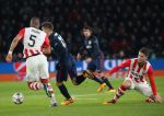 Eindhoven, 24 Februari 2016
1/8 Finale PSV-Atletico Madrid, eindstand 0-0
Oliver Torres in duel met Jeffrey Bruma en Marco v Ginkel