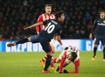 Eindhoven, 24 Februari 2016
1/8 Finale PSV-Atletico Madrid, eindstand 0-0
Oliver Torres in duel met Andres Guardado achtergronf Marco v Ginkel