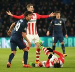 Eindhoven, 24 Februari 2016
1/8 Finale PSV-Atletico Madrid, eindstand 0-0
Oliver Torres in duel met Andres Guardado achtergronf Marco v Ginkel