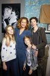 Laren 14 februari 2016
Opening expositie van Paulien Huizinga. Paulien met kinderen en ex schoonvader Jan Mol