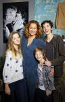 Laren 14 februari 2016
Opening expositie van Paulien Huizinga. Paulien met kinderen en ex schoonvader Jan Mol