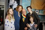 Laren 14 februari 2016
Opening expositie van Paulien Huizinga. Paulien met kinderen en ex schoonvader Jan Mol