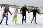 Biddinghuizen 6 maart 2016
De hollandse 100 georganiseerd door prins Bernhard jr . 10 km schaatsen en 90km fietsen .
De opbrengst gaat naar het onderzoek tegen lymphe klier kanker. Prins Maurits met Prinses Marilene