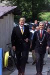 Muiden 9 juni 2001

Prins Willem Alexander en Yvonne v Gennip, Cees Wolzak, Jan Loorbach varen met de Groene Draeck. Allen zijn lid van de club van 144

Peter Smulders bv