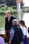 Muiden 9 juni 2001

Prins Willem Alexander en Yvonne v Gennip, Cees Wolzak, Jan Loorbach varen met de Groene Draeck. Allen zijn lid van de club van 144

Peter Smulders bv