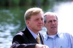 Muiden 9 juni 2001

Prins Willem Alexander en Yvonne v Gennip, Cees Wolzak, Jan Loorbach varen met de Groene Draeck. Allen zijn lid van de club van 144

Peter Smulders bv