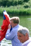 Muiden 9 juni 2001

Prins Willem Alexander en Yvonne v Gennip, Cees Wolzak, Jan Loorbach varen met de Groene Draeck. Allen zijn lid van de club van 144

Peter Smulders bv