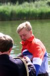Muiden 9 juni 2001

Prins Willem Alexander en Yvonne v Gennip, Cees Wolzak, Jan Loorbach varen met de Groene Draeck. Allen zijn lid van de club van 144

Peter Smulders bv