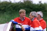 Muiden 9 juni 2001

Prins Willem Alexander en Yvonne v Gennip, Cees Wolzak, Jan Loorbach varen met de Groene Draeck. Allen zijn lid van de club van 144

Peter Smulders bv