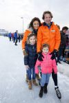 Biddinghuizen 6 maart 2016
De hollandse 100 georganiseerd door prins Bernhard jr . 10 km schaatsen en 90km fietsen .
De opbrengst gaat naar het onderzoek tegen lymphe klier kanker. Prins Floris met prinses Aimee en hun kinderen Magali en Eliane