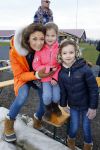 Biddinghuizen 6 maart 2016
De hollandse 100 georganiseerd door prins Bernhard jr . 10 km schaatsen en 90km fietsen .
De opbrengst gaat naar het onderzoek tegen lymphe klier kanker. Prins Floris met prinses Aimee en hun kinderen Magali en Eliane