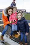Biddinghuizen 6 maart 2016
De hollandse 100 georganiseerd door prins Bernhard jr . 10 km schaatsen en 90km fietsen .
De opbrengst gaat naar het onderzoek tegen lymphe klier kanker. Prins Floris met prinses Aimee en hun kinderen Magali en Eliane