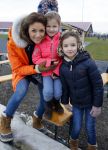 Biddinghuizen 6 maart 2016
De hollandse 100 georganiseerd door prins Bernhard jr . 10 km schaatsen en 90km fietsen .
De opbrengst gaat naar het onderzoek tegen lymphe klier kanker. Prins Floris met prinses Aimee en hun kinderen Magali en Eliane