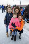 Biddinghuizen 6 maart 2016
De hollandse 100 georganiseerd door prins Bernhard jr . 10 km schaatsen en 90km fietsen .
De opbrengst gaat naar het onderzoek tegen lymphe klier kanker. Prins Floris met prinses Aimee en hun kinderen Magali en Eliane