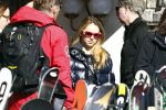 Zurs 22 februari 2016
Prinses Caroline van Monaco op wintersport met haar dochter Alexandra v Hannover.
Ik denk dat Caroline staat te praten met haar ex man Ernst van hannover. Ze slaapt in hotel Lorunser