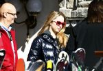 Zurs 22 februari 2016
Prinses Caroline van Monaco op wintersport met haar dochter Alexandra v Hannover.
Ik denk dat Caroline staat te praten met haar ex man Ernst van hannover. Ze slaapt in hotel Lorunser