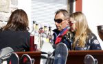 Zurs 22 februari 2016
Prinses Caroline van Monaco op wintersport met haar dochter Alexandra v Hannover.
Ik denk dat Caroline staat te praten met haar ex man Ernst van hannover. Ze slaapt in hotel Lorunser