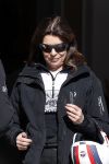 Zurs 22 februari 2016
Prinses Caroline van Monaco op wintersport met haar dochter Alexandra v Hannover.
Ik denk dat Caroline staat te praten met haar ex man Ernst van hannover. Ze slaapt in hotel Lorunser