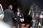 Zurs 22 februari 2016
Prinses Caroline van Monaco op wintersport met haar dochter Alexandra v Hannover.
Ik denk dat Caroline staat te praten met haar ex man Ernst van hannover. Ze slaapt in hotel Lorunser