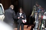 Zurs 22 februari 2016
Prinses Caroline van Monaco op wintersport met haar dochter Alexandra v Hannover.
Ik denk dat Caroline staat te praten met haar ex man Ernst van hannover. Ze slaapt in hotel Lorunser