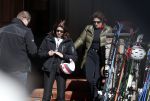 Zurs 22 februari 2016
Prinses Caroline van Monaco op wintersport met haar dochter Alexandra v Hannover.
Ik denk dat Caroline staat te praten met haar ex man Ernst van hannover. Ze slaapt in hotel Lorunser