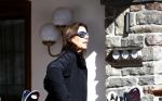 Zurs 22 februari 2016
Prinses Caroline van Monaco op wintersport met haar dochter Alexandra v Hannover.
Ik denk dat Caroline staat te praten met haar ex man Ernst van hannover. Ze slaapt in hotel Lorunser