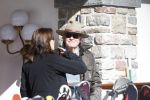Zurs 22 februari 2016
Prinses Caroline van Monaco op wintersport met haar dochter Alexandra v Hannover.
Ik denk dat Caroline staat te praten met haar ex man Ernst van hannover. Ze slaapt in hotel Lorunser