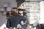 Zurs 22 februari 2016
Prinses Caroline van Monaco op wintersport met haar dochter Alexandra v Hannover.
Ik denk dat Caroline staat te praten met haar ex man Ernst van hannover. Ze slaapt in hotel Lorunser