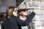 Zurs 22 februari 2016
Prinses Caroline van Monaco op wintersport met haar dochter Alexandra v Hannover.
Ik denk dat Caroline staat te praten met haar ex man Ernst van hannover. Ze slaapt in hotel Lorunser