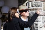 Zurs 22 februari 2016
Prinses Caroline van Monaco op wintersport met haar dochter Alexandra v Hannover.
Ik denk dat Caroline staat te praten met haar ex man Ernst van hannover. Ze slaapt in hotel Lorunser
