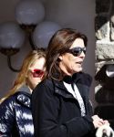 Zurs 22 februari 2016
Prinses Caroline van Monaco op wintersport met haar dochter Alexandra v Hannover.
Ik denk dat Caroline staat te praten met haar ex man Ernst van hannover. Ze slaapt in hotel Lorunser