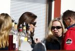 Zurs 22 februari 2016
Prinses Caroline van Monaco op wintersport met haar dochter Alexandra v Hannover.
Ik denk dat Caroline staat te praten met haar ex man Ernst van hannover. Ze slaapt in hotel Lorunser
Roken  rookt  sigaret