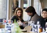 Amsterdam 12 februari 2016
Rick Brandsteder met (zijn) vriendin Anna Sophia v Zweden de ochter van Jaap v Zweden op terras en omarmd op straat