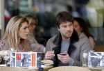 Amsterdam 12 februari 2016
Rick Brandsteder met (zijn) vriendin Anna Sophia v Zweden de ochter van Jaap v Zweden op terras en omarmd op straat