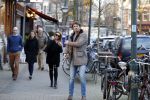 Amsterdam 12 februari 2016
Rick Brandsteder met (zijn) vriendin Anna Sophia v Zweden de ochter van Jaap v Zweden op terras en omarmd op straat