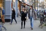 Amsterdam 12 februari 2016
Rick Brandsteder met (zijn) vriendin Anna Sophia v Zweden de ochter van Jaap v Zweden op terras en omarmd op straat