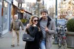 Amsterdam 12 februari 2016
Rick Brandsteder met (zijn) vriendin Anna Sophia v Zweden de ochter van Jaap v Zweden op terras en omarmd op straat
