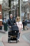 Amsterdam 5 maart 2016 
Robert Doornbos en Chantal Bles achter de kinderwagen.