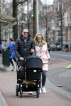 Amsterdam 5 maart 2016 
Robert Doornbos en Chantal Bles achter de kinderwagen.