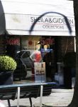 Amsterdam 16 februari 2016 
Sheila de Vries en zoon Gideon stoppen met hun winkel in masterdam zuid.